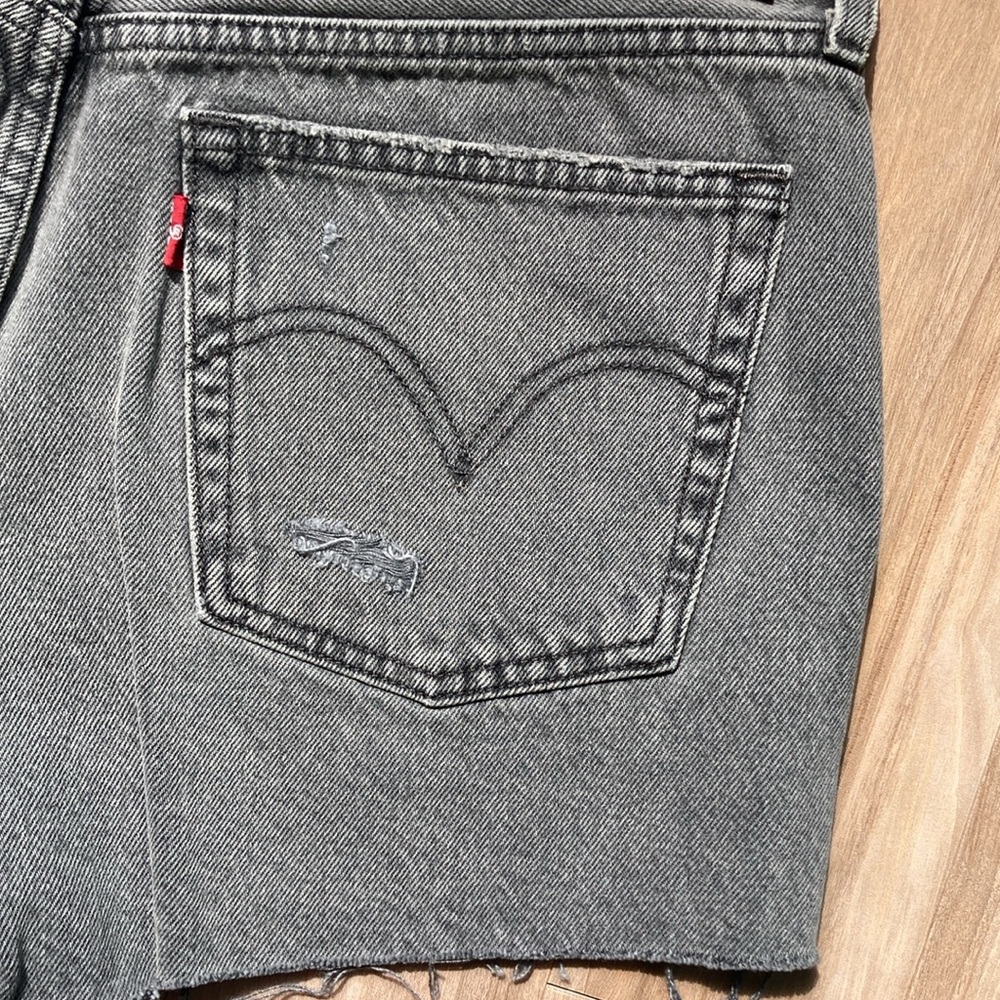 Relisted Levi’s short distressed high rise 501 jean cotton denim cutoff vibe 31 - Picture 9 of 17